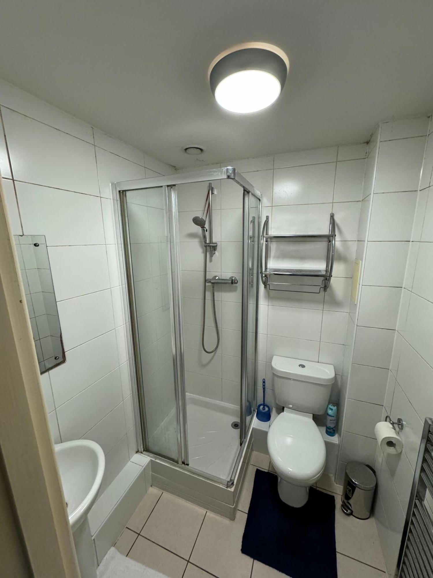 London Gateway Get-Away Apartment Hounslow Exterior photo